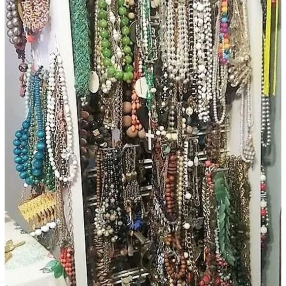 1.5 LB UNSEARCHED MYSTERY Jewelry LOT Wearable Necklaces Earrings Bracelets MORE - Picture 5 of 7